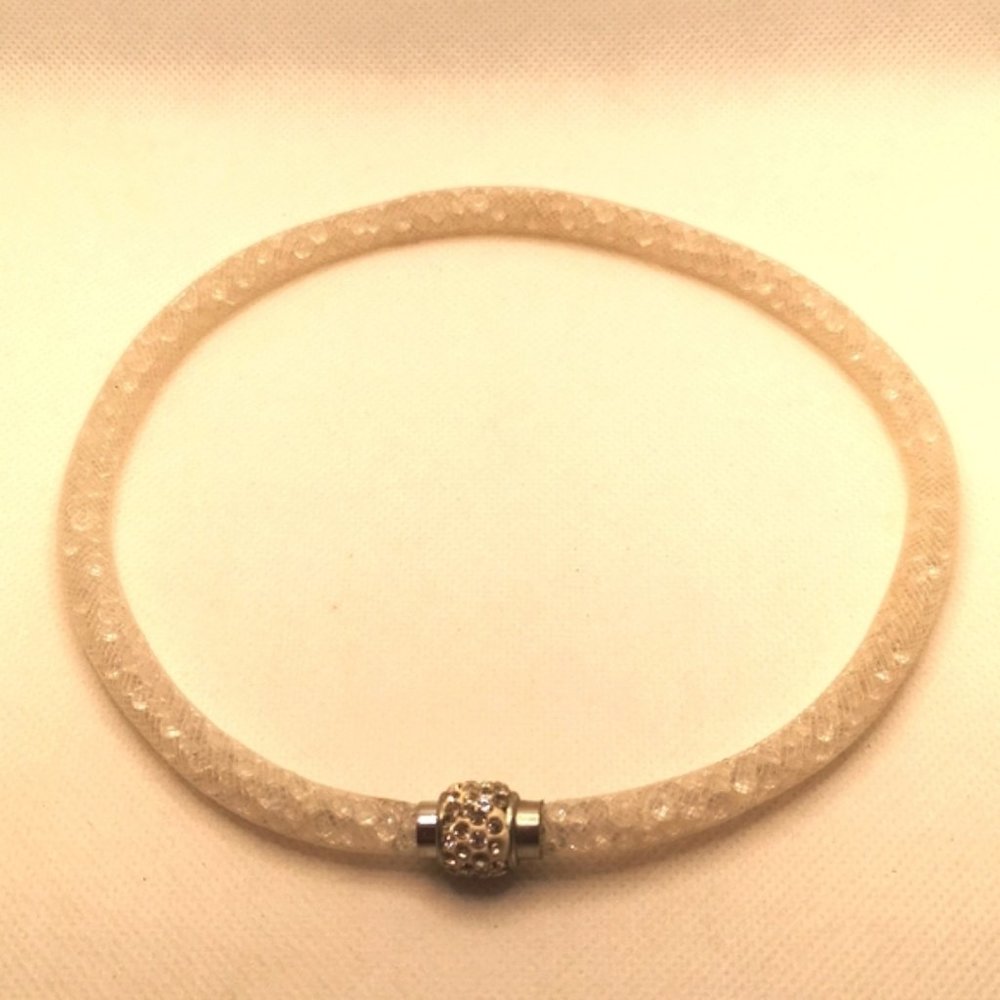 Mesh Necklace With Crystals